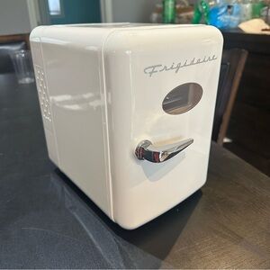 Frigidaire Retro Mini Fridge